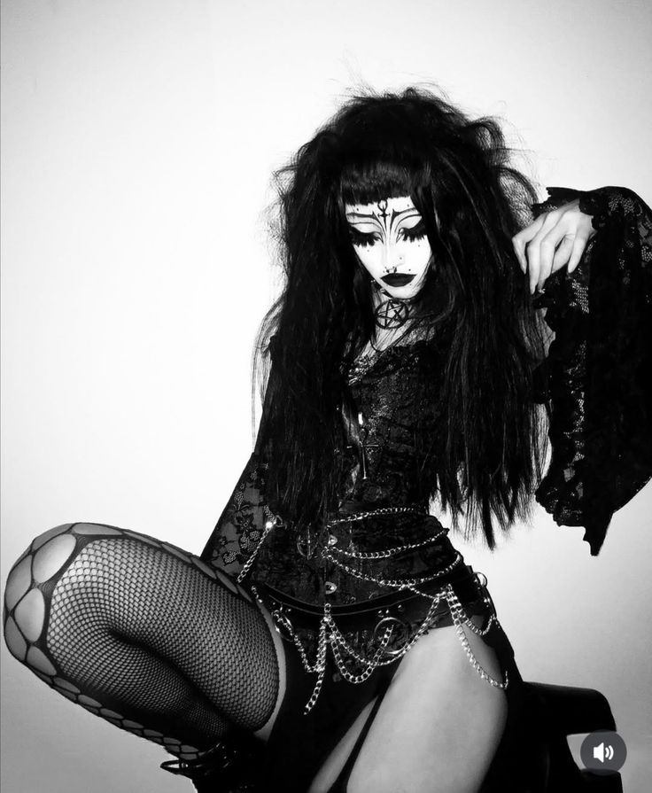 Trad Goth Hair and Outfit